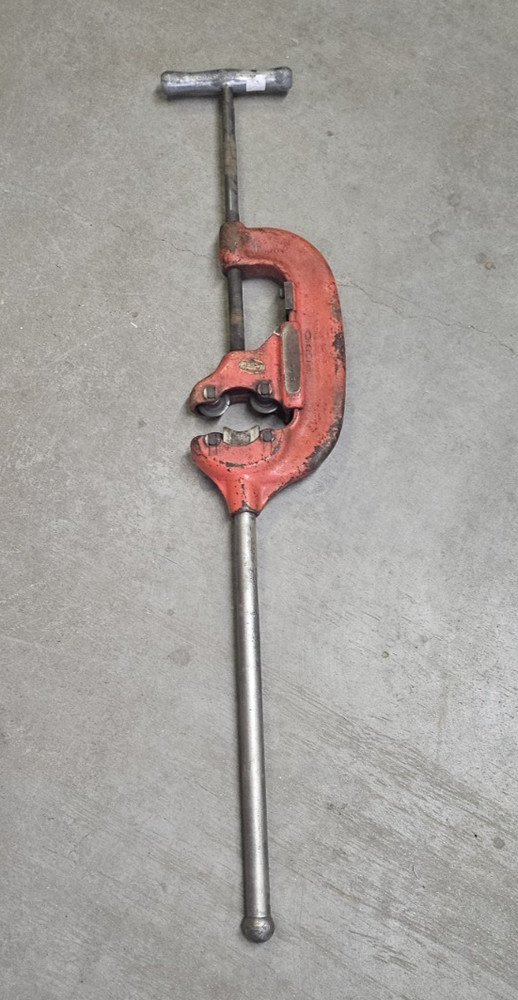 RIDGID TOOL Model No. 44-S Four Wheel Pipe Cuctter 2-1/2&Prime; &ndash; 4&Prime; Heavy Duty