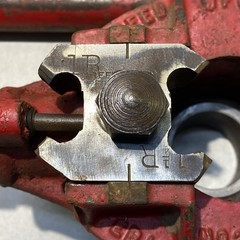 Vintage REED Mfg. Co. Pipe Threader No. 2 1/2&Prime; Length 37.5 inches. Made in USA