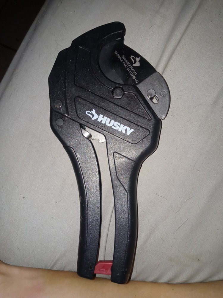 Husky Ratcheting Pipe Cutter 1 5/8 in Max OD Ratchet Cutter MPN 01035014
