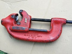 RIDGID 2 in. to 4 in. Model 4-S Heavy-Duty Pipe Cutter Made in USA