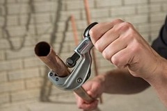 METAL TUBING CUTTER Constant Swing Tube 1/8-Inch to 1-1/8-Inch RIDGID