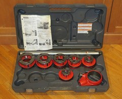 Ridgid 12-R Manual Ratchet Pipe Threader with 1/2&Prime; to 2&Prime; Dies &ndash; 36475