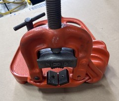 RIDGID No 40 Portable Yoke Vise 1/8&Prime; to 2-1/2&Prime; 40 Pipe No Legs Just What You We