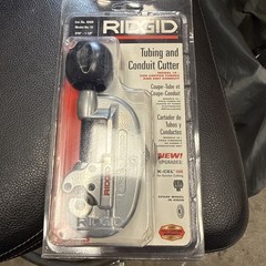 Ridgid 32920 3/16-Inch to 1-1/8-Inch Screw Feed Tubing & Conduit Cutter &ndash; New