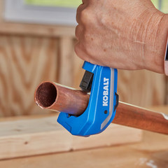 Pipe Cutter Kobalt Enclosed Feed 1/8&Prime; to 1-1/8&Prime; Copper Tubing & Conduit Cutter