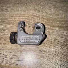 RIDGID 3/16 in to 15/16 in 104 Close Quarters Multi-Use Tubing Cutter