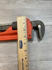 Pipe Wrench 18&Prime; in Overall Length Orange Paint &ndash; used a few times &ndash; EUC &ndash; Steel