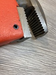 Pipe Wrench 18&Prime; in Overall Length Orange Paint &ndash; used a few times &ndash; EUC &ndash; Steel