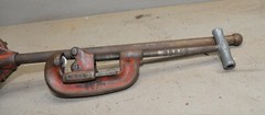 Ridgid Model 65R 1&Prime; &ndash; 2&Prime; capacity pipe threader die head & No 2 cutter tools R1
