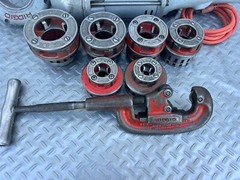 Ridgid 700 T2 Pipe Threader 12R Die Set 1/2 &ndash; 2&Prime; and Pipe Cutter