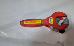 Pittsburgh Ratcheting PVC Pipe Cutter &ndash; 1-5/8&Prime; Capacity
