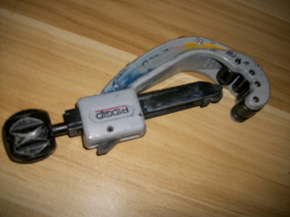 RIDGID 152 PIPE CUTTER 1/4 &ndash; 2-5/8