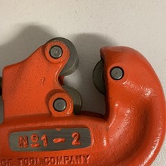 RIDGID No. 1-2 Screw Feed Pipe Cutter 1/8 in to 2 in Capacity