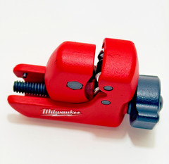 Milwaukee 48-22-4251 Mini Copper Tubing Cutter 1/8&Prime;-1 1/8&Prime; &ndash; Excellent Condition