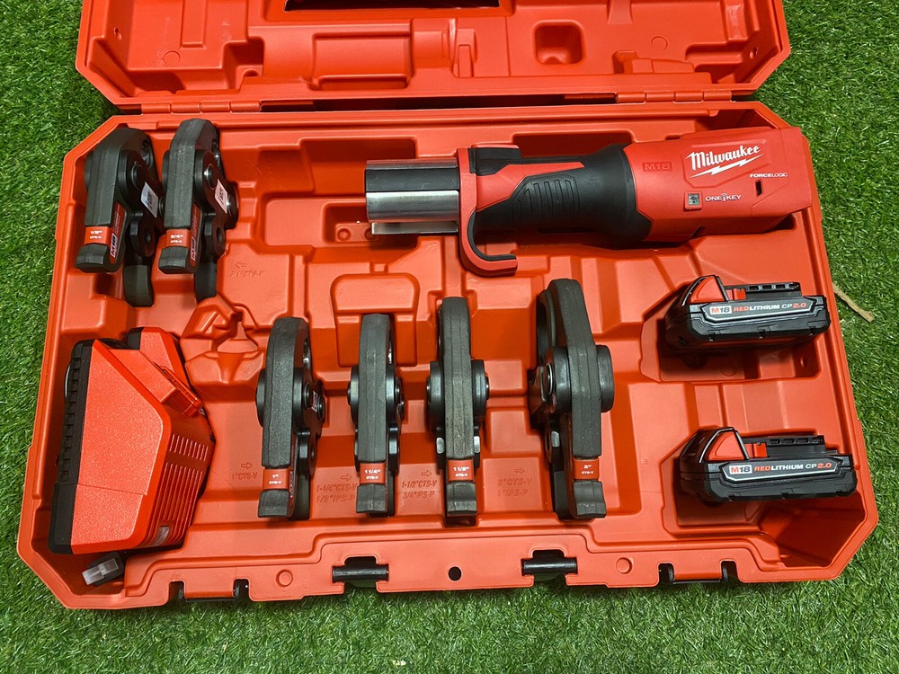 Milwaukee 2922-22 M18 FORCE LOGIC One Key Copper Press Tool Kit With CTS Jaws