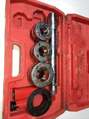 Central Machinery 1/2&Prime;- 1&Prime; 5-Piece Ratcheting Pipe Threader Set &ndash; 57257