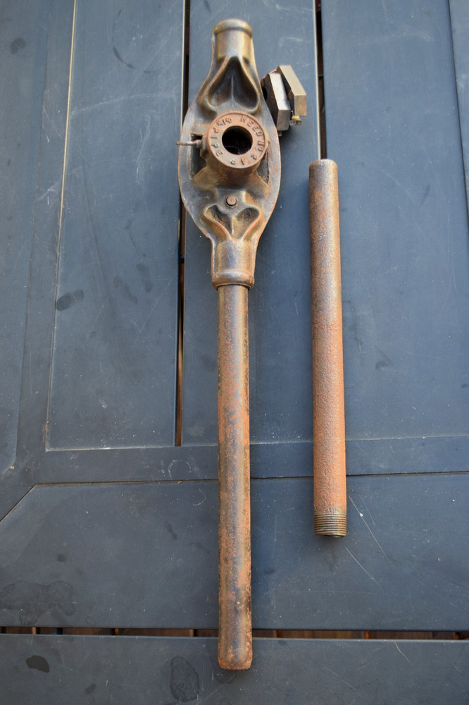 Heavy Cast Iron & Steel Vintage Reed Mfg. Co. & Armstrong Pipe Threading Tool