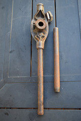 Heavy Cast Iron & Steel Vintage Reed Mfg. Co. & Armstrong Pipe Threading Tool