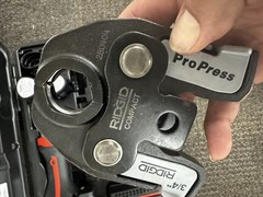 RIDGID RP251 PRESSTOOL KIT W/ 1/2 3/4 1&rdquo;1-1/4 IN JAWS
