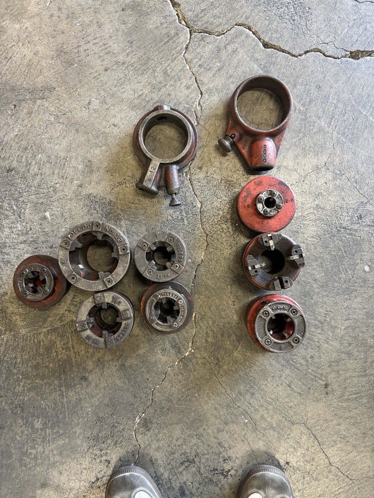 Mixed Lot of Ridgid Manual Ratcheting Pipe Threader No.12 12-R W/ 8 Die Heads