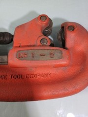 Rigid 2A/202 Heavy Duty No. 1-2 Pipe Cutter Tool 1/8 in To 2 in