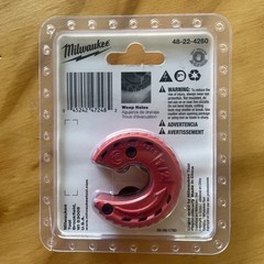 Milwaukee 1/2 in. Close Quarters Tubing Cutter, Model: 48-22-4260