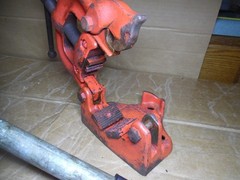 31 + #,s RIDGID 65-R PIPE THREADER 1&Prime; to 2&Prime; CAPACITY & USA VISE 1/8&Prime; to 2 1/2&Prime;
