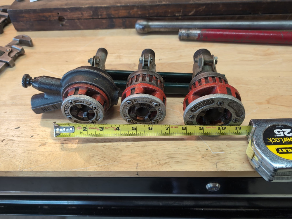 Toledo NPT No 11 &ndash; 1/2&Prime; 3/4&Prime; and 1&Prime; Pipe Threading Die with mounting bracket