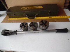 V-Mac VOSPER Pipe Threading Ratchet Head Pipe Dies Guilford Conn W/Metal Toolbox
