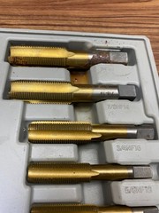 MISSING ONE TOOL w WEAR CARBON STEEL TAP AND ROUND DIE SETS FRACTIONAL 431-20045