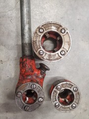 RIDGID 00-R RATCHETING PIPE THREADER SET w/3 DIES, 1/2&Prime; & 3/4&Prime; &1&Prime;