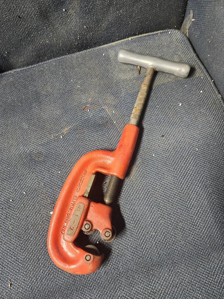 RIDGID No. 1-2 Screw Feed Pipe Cutter Red Hand Tool Elyria Ohio USA