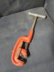 RIDGID No. 1-2 Screw Feed Pipe Cutter Red Hand Tool Elyria Ohio USA