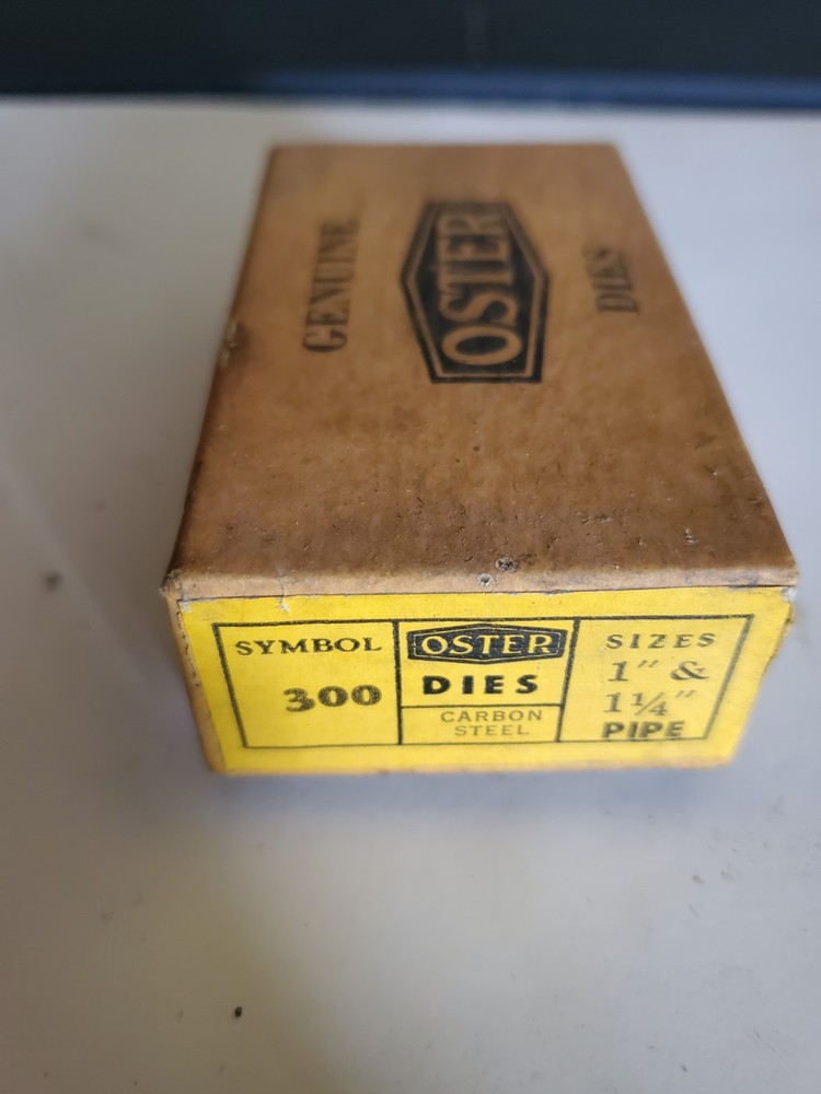 Oster 300 Pipe Threading Die Set w/ Pipe Dies 1&Prime; & 1-1/4&Prime; NOS