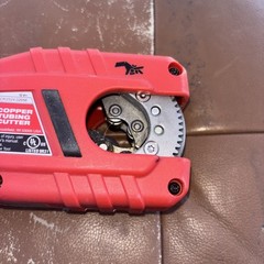 Milwaukee M12 Cordless Copper Tubing Pipe Cutter 3/8&Prime;-1&Prime; Tool Only 2471-20
