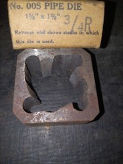 Vintage Q&W Square 3/4&Prime;, 1 5/8&Prime; x 1 5/8&Prime; No. 00S Forged Pipe Die &ndash; NOS IN BOX