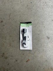 PITTSBURGH&nbsp;Tubing Cutter.1/8&Prime; To 1-1/8&Prime; High Carbon Steel Blade