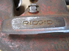 Ridgid 4-S 2&Prime;-4&Prime; Heavy Duty Pipe Cutter with Spare Cutting Wheel