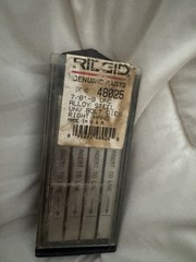 RIDGID 48025 7/8-9 UNC UNIVERSAL BOLT DIE SET