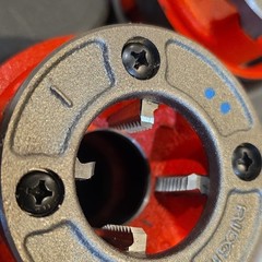RIDGID 00-R Manual Pipe Threader Set w/ 1/2 3/4 1in NPT RH Dies Case