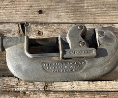 THE RIDGE TOOL CO. Ridgid Pipe Cutter No. 2 .. 1/8&rdquo; To 2&Prime; ALUMINUM BODY VINTAGE