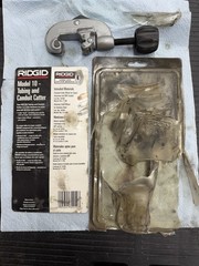 RIGID CAT. 32910 [Model 10] Tubing and Conduit Cutter 1/8&rdquo; &mdash; 1&rdquo; Model No. F-158