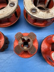 LOT &ndash; RIDGID Pipe Threader Die Head Assortment Ratcheting Pipe Threader & Reamer
