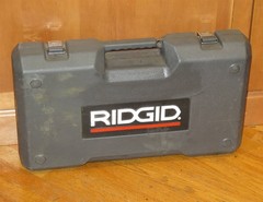 Ridgid 12-R Manual Ratchet Pipe Threader with 1/2&Prime; to 2&Prime; Dies &ndash; 36475