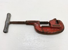 **GENUINE** RIDGID 32820 Heavy Duty Screw Feed Pipe Cutter 1/8in to 2in **USED**