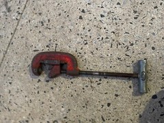 RIGID HEAVY DUTY PIPE CUTTER 1/8&Prime;-2&Prime; PIPE CAPACITY RIDGE TOOL CO
