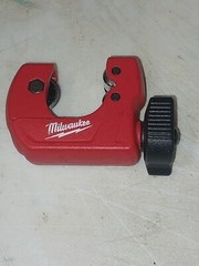 Milwaukee 48-22-4251 1 in Cut Max Mini Copper Tubing Cutter