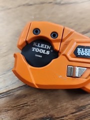 KLEIN TOOLS 50043 PEX & TUBING CUTTER 1&rdquo; | 0435