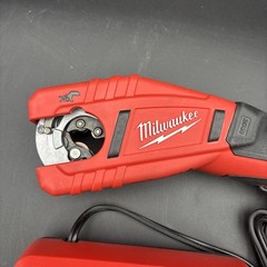MILWAUKEE M12 Pipe Tubing Cutter Kit Battery and Charger And Case TESTED