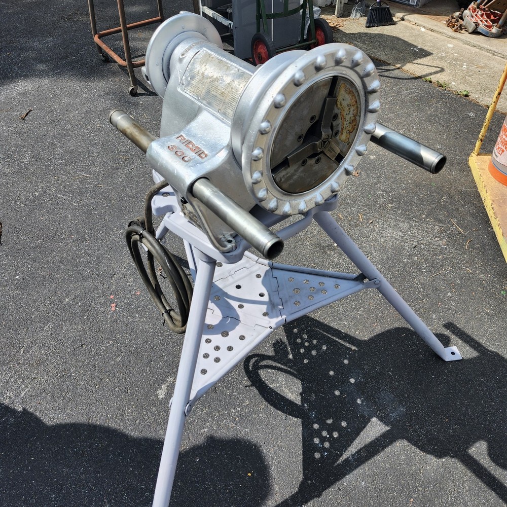 RIDGID Model 300 PIPE THREADING MACHINE With Model 1206 Tri Stand